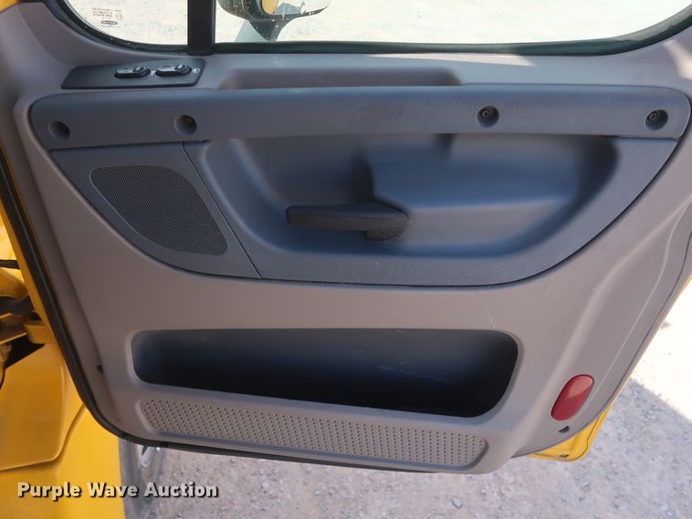 image for item HA9101 2017 Freightliner Cascadia 125  semi truck