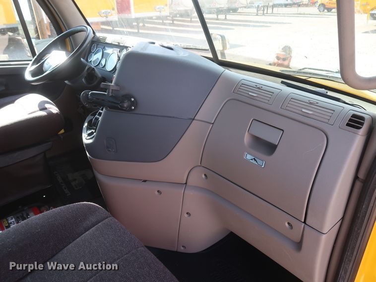 image for item HA9101 2017 Freightliner Cascadia 125  semi truck