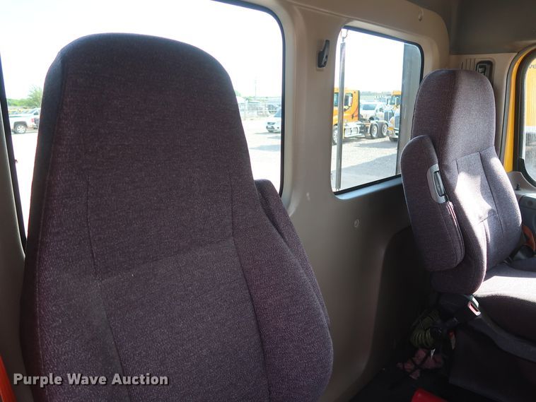 image for item HA9101 2017 Freightliner Cascadia 125  semi truck