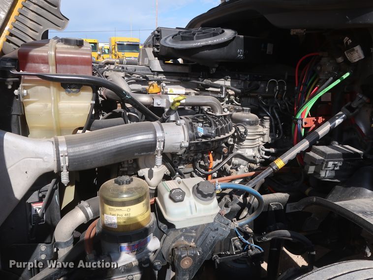 image for item HA9101 2017 Freightliner Cascadia 125  semi truck