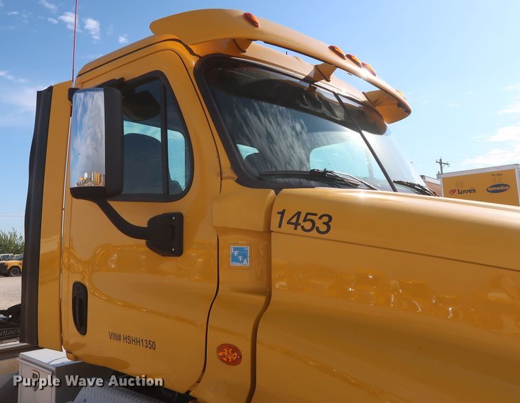 image for item HA9101 2017 Freightliner Cascadia 125  semi truck