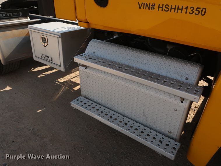 image for item HA9101 2017 Freightliner Cascadia 125  semi truck