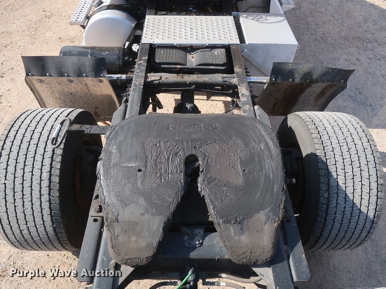 image for item HA9101 2017 Freightliner Cascadia 125  semi truck