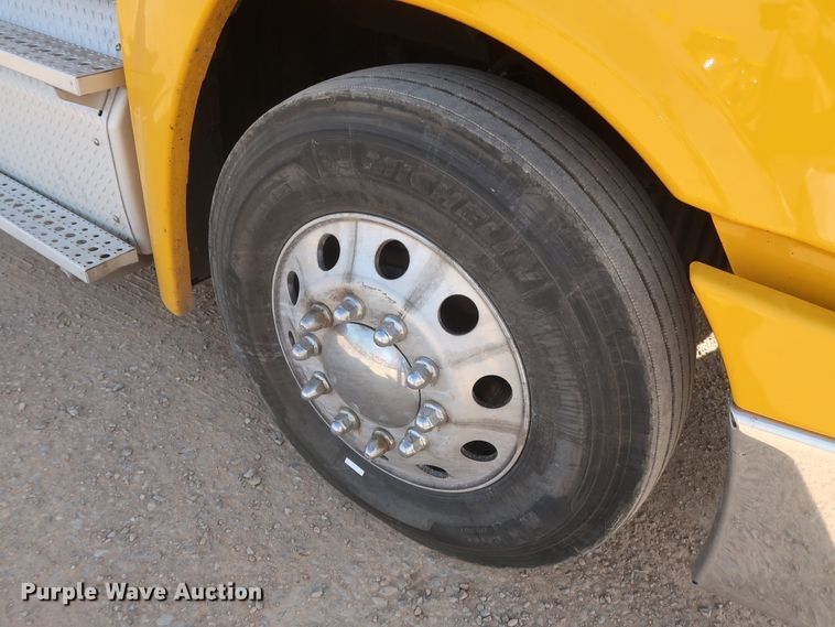 image for item HA9101 2017 Freightliner Cascadia 125  semi truck