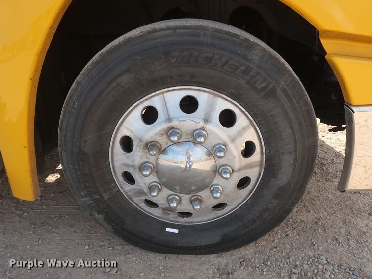 image for item HA9101 2017 Freightliner Cascadia 125  semi truck