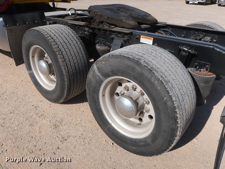 image for item HA9101 2017 Freightliner Cascadia 125  semi truck