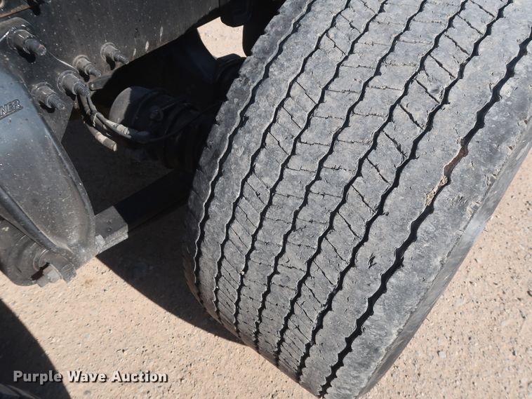 image for item HA9101 2017 Freightliner Cascadia 125  semi truck