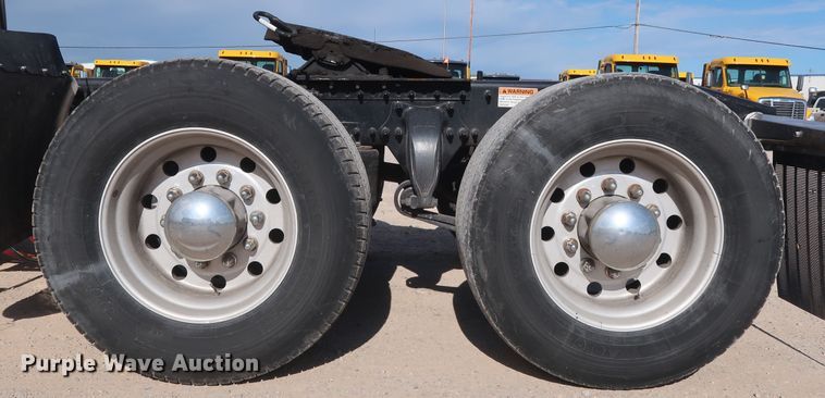 image for item HA9101 2017 Freightliner Cascadia 125  semi truck