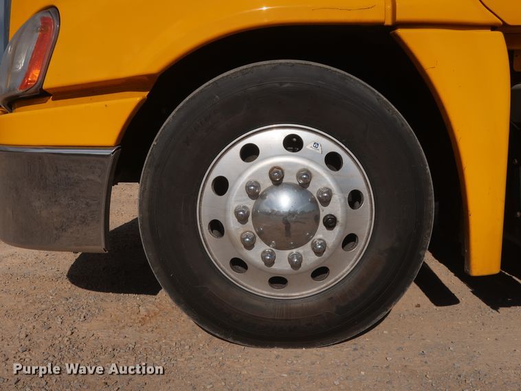 image for item HA9101 2017 Freightliner Cascadia 125  semi truck