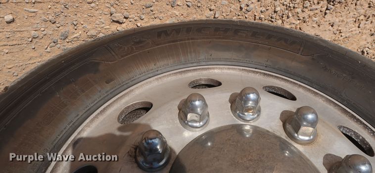 image for item HA9101 2017 Freightliner Cascadia 125  semi truck