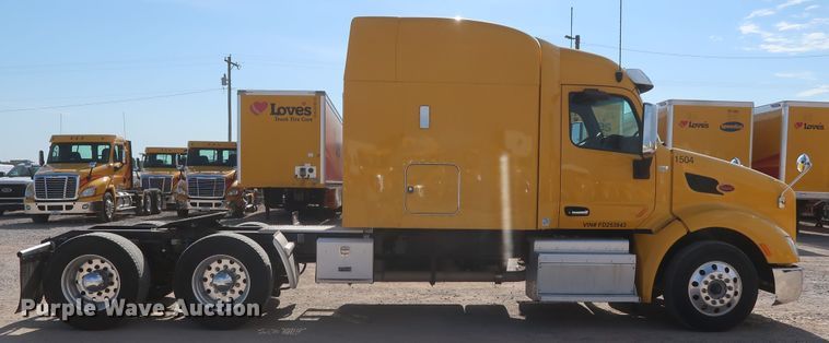 image for item HA9102 2015 Peterbilt 579  semi truck