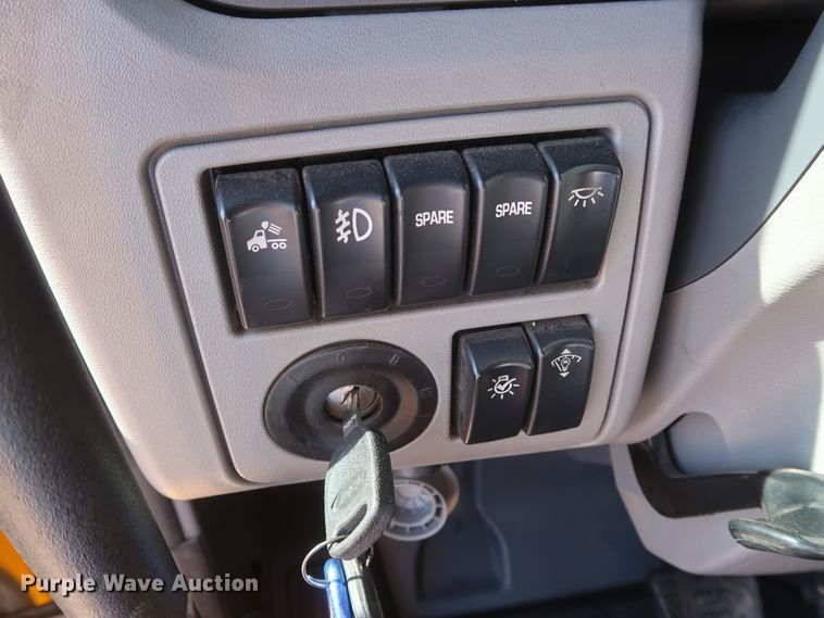 image for item HA9102 2015 Peterbilt 579  semi truck