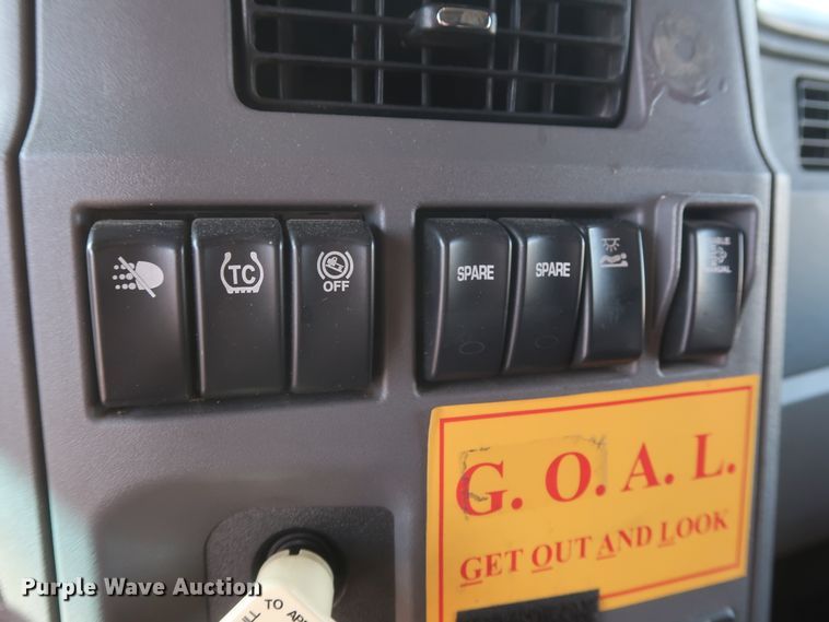 image for item HA9102 2015 Peterbilt 579  semi truck