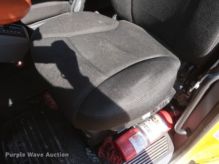 image for item HA9102 2015 Peterbilt 579  semi truck