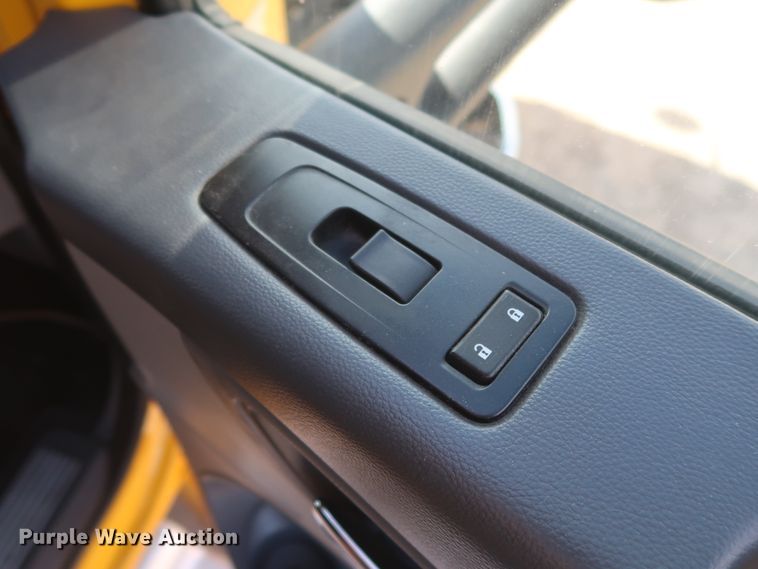 image for item HA9102 2015 Peterbilt 579  semi truck