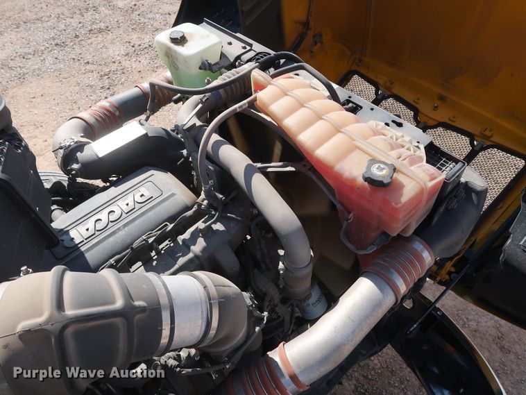 image for item HA9102 2015 Peterbilt 579  semi truck