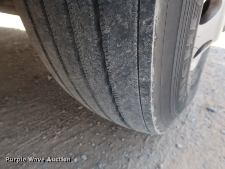 image for item HA9102 2015 Peterbilt 579  semi truck