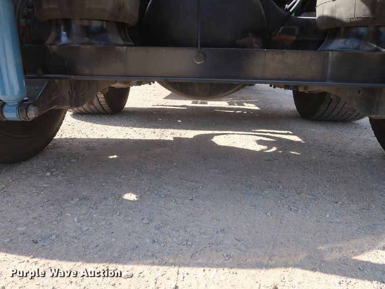 image for item HA9102 2015 Peterbilt 579  semi truck