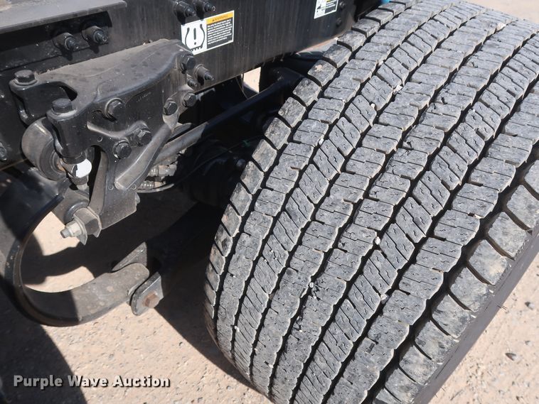 image for item HA9102 2015 Peterbilt 579  semi truck