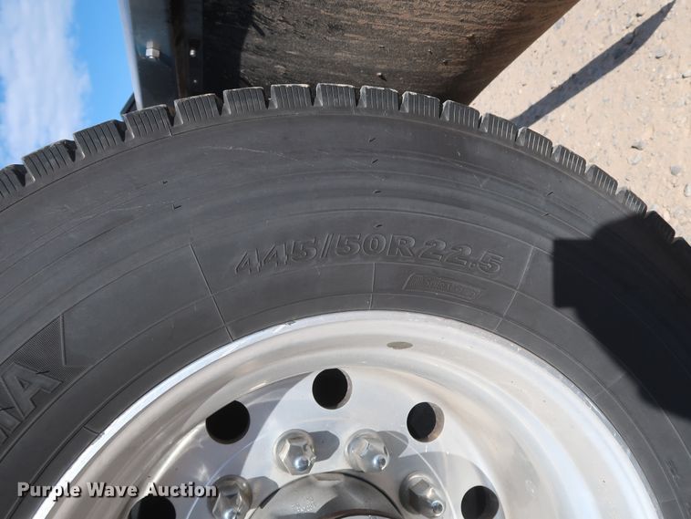 image for item HA9102 2015 Peterbilt 579  semi truck