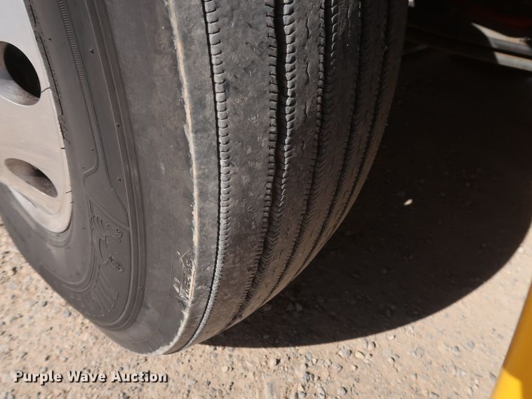 image for item HA9102 2015 Peterbilt 579  semi truck