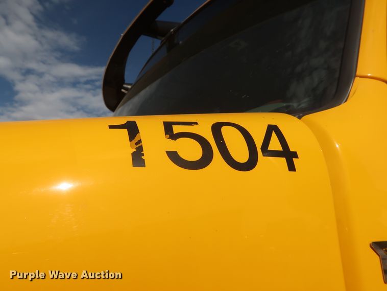 image for item HA9102 2015 Peterbilt 579  semi truck