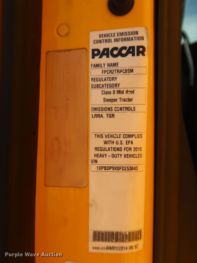 image for item HA9102 2015 Peterbilt 579  semi truck