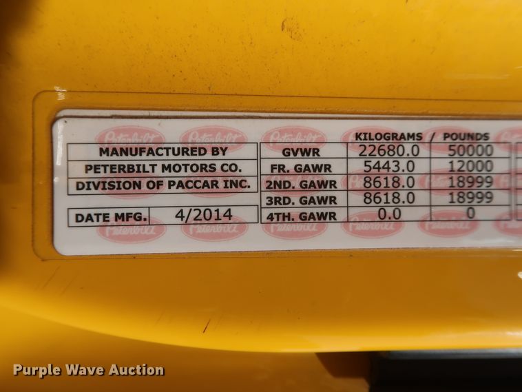 image for item HA9102 2015 Peterbilt 579  semi truck