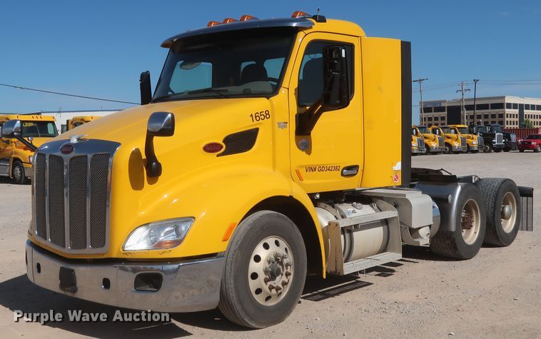 image for item HA9103 2016 Peterbilt 579  semi truck