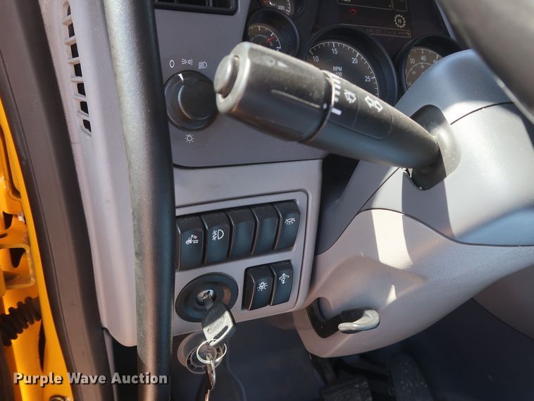 image for item HA9103 2016 Peterbilt 579  semi truck