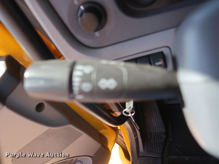 image for item HA9103 2016 Peterbilt 579  semi truck