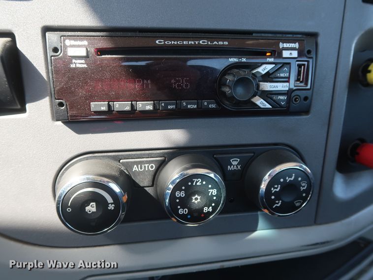 image for item HA9103 2016 Peterbilt 579  semi truck