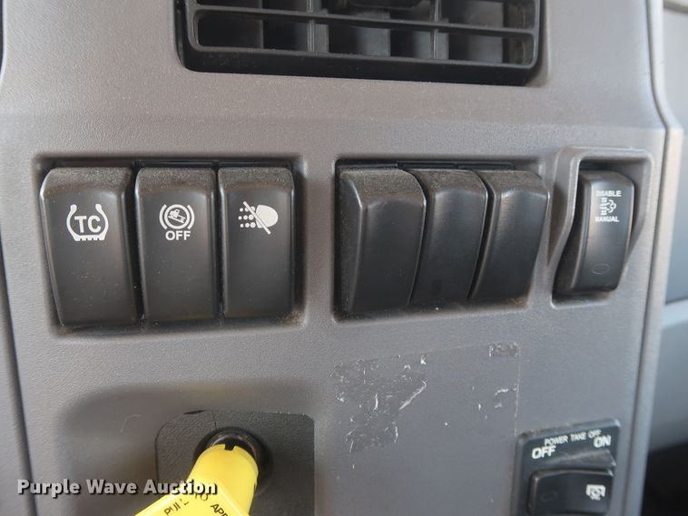 image for item HA9103 2016 Peterbilt 579  semi truck