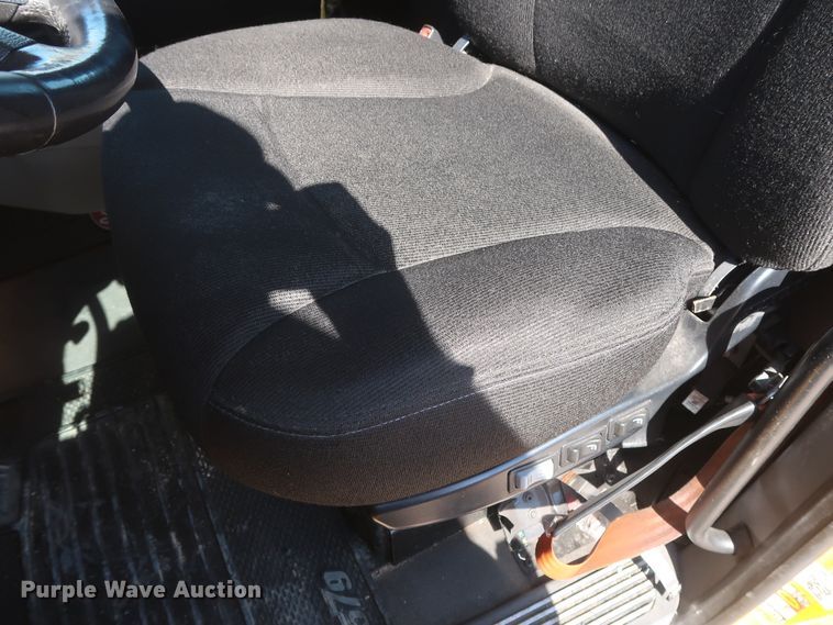 image for item HA9103 2016 Peterbilt 579  semi truck