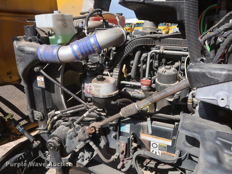 image for item HA9103 2016 Peterbilt 579  semi truck