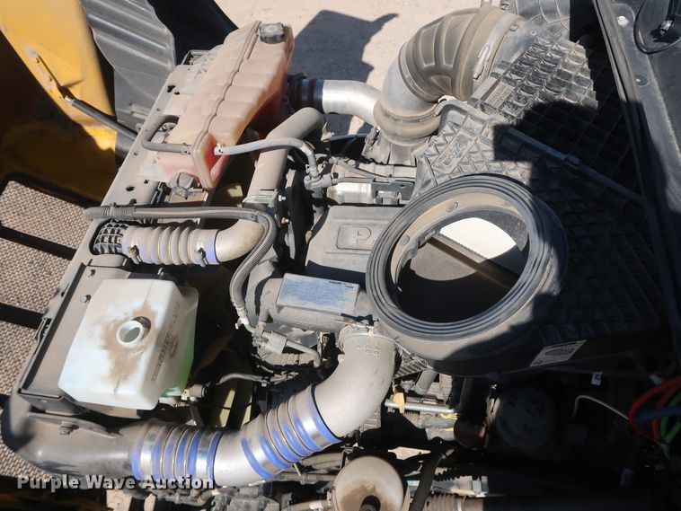 image for item HA9103 2016 Peterbilt 579  semi truck