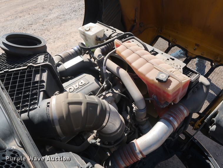 image for item HA9103 2016 Peterbilt 579  semi truck