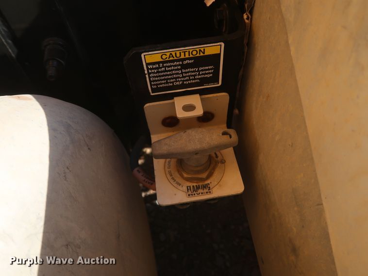 image for item HA9103 2016 Peterbilt 579  semi truck