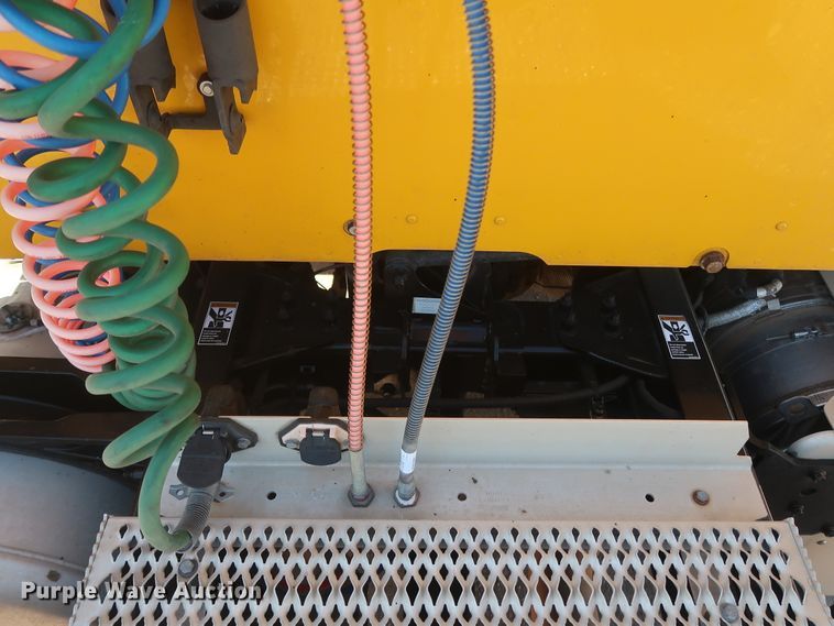 image for item HA9103 2016 Peterbilt 579  semi truck