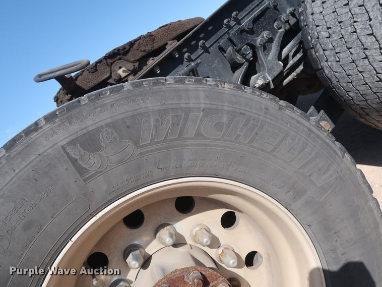 image for item HA9103 2016 Peterbilt 579  semi truck