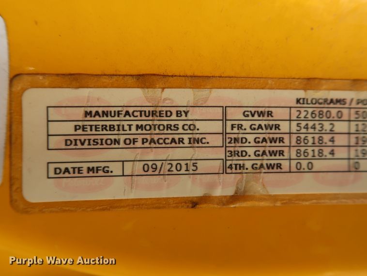 image for item HA9103 2016 Peterbilt 579  semi truck