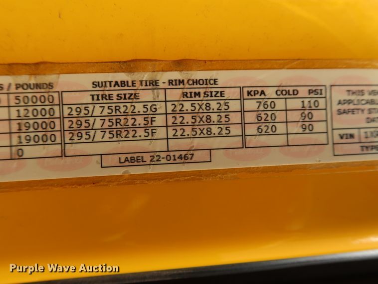 image for item HA9103 2016 Peterbilt 579  semi truck