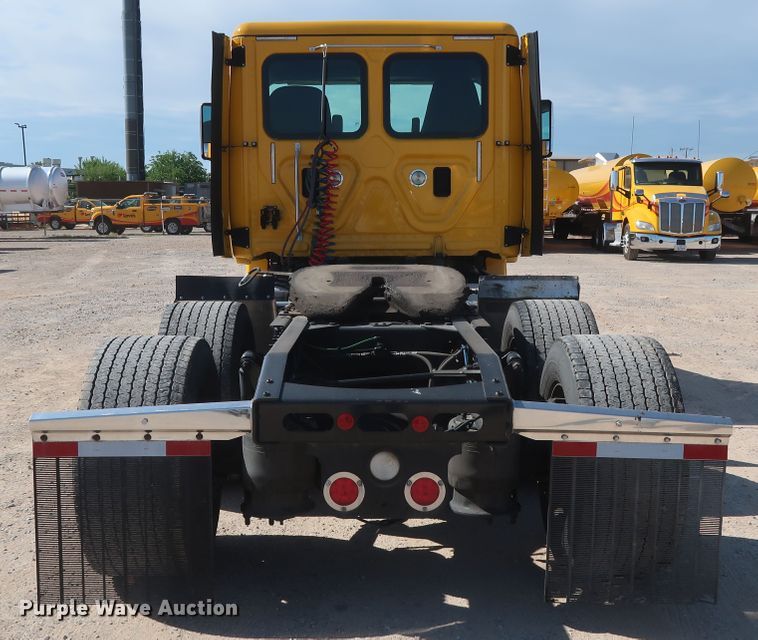 image for item HA9104 2017 Freightliner Cascadia 125  semi truck