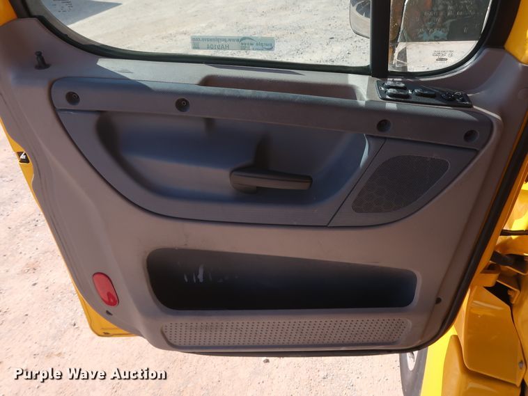 image for item HA9104 2017 Freightliner Cascadia 125  semi truck