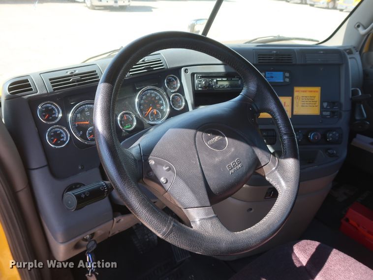 image for item HA9104 2017 Freightliner Cascadia 125  semi truck