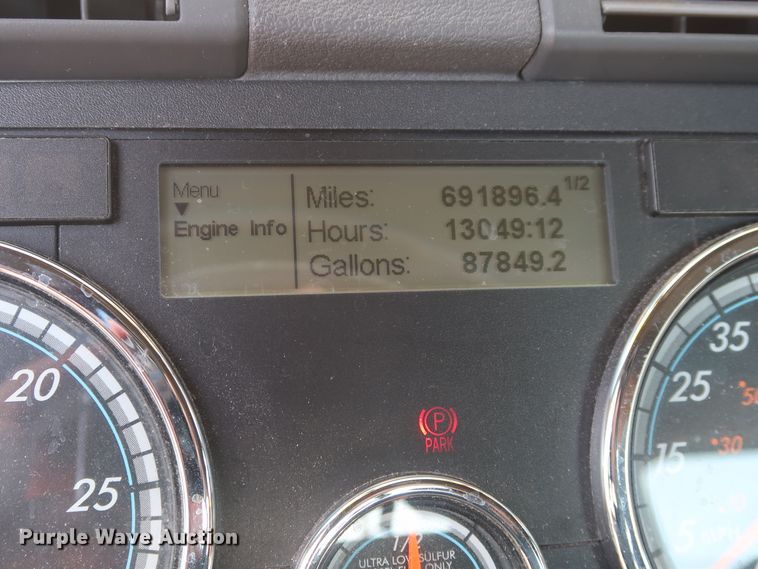 image for item HA9104 2017 Freightliner Cascadia 125  semi truck