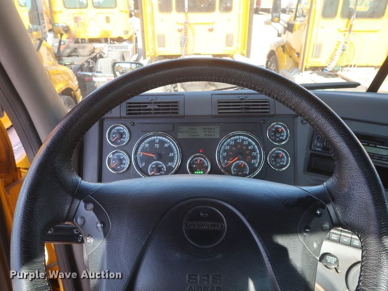 image for item HA9104 2017 Freightliner Cascadia 125  semi truck