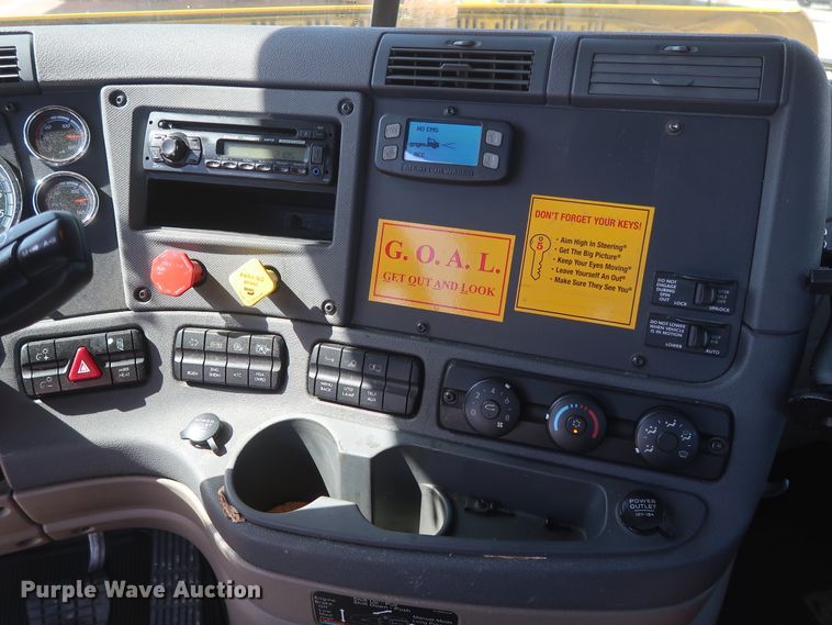 image for item HA9104 2017 Freightliner Cascadia 125  semi truck