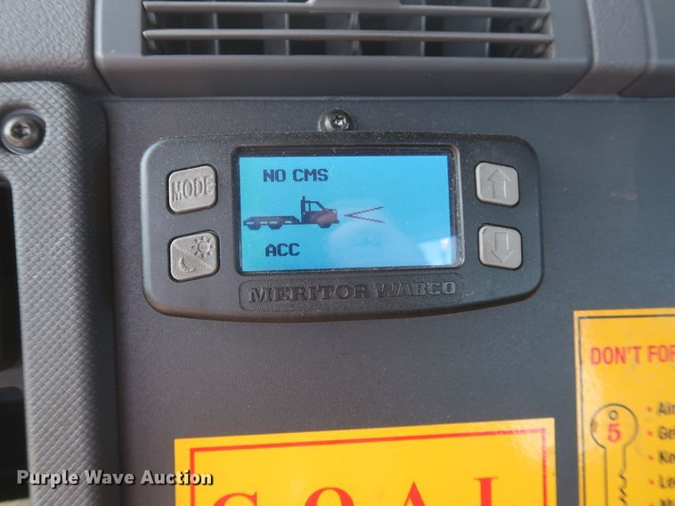 image for item HA9104 2017 Freightliner Cascadia 125  semi truck