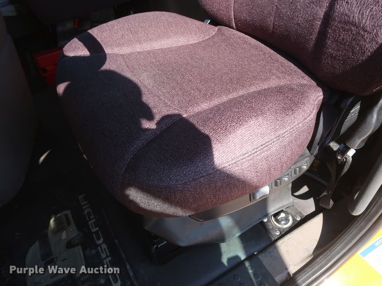 image for item HA9104 2017 Freightliner Cascadia 125  semi truck